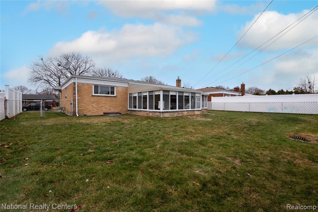 4760 Red Maple Drive, Warren, MI 48092 — Photo 34
