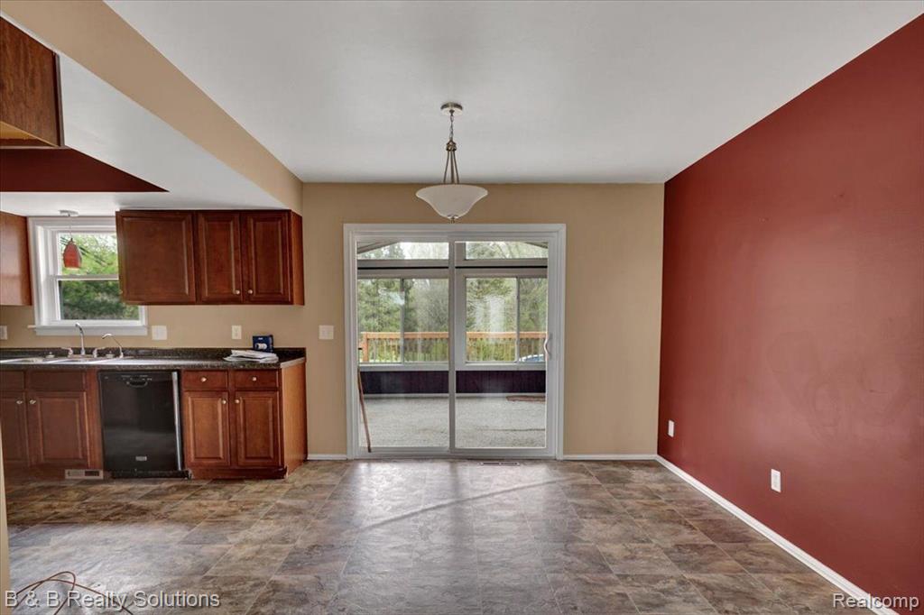 4114 COLUMBIAVILLE Road, Columbiaville, MI 48421 — Photo 7