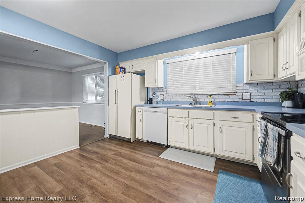 30121 Woodhouse Drive, Warren, MI 48092 — Photo 8