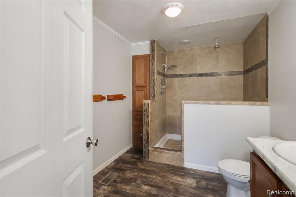 11166 Walden Court, South Lyon, MI 48178 — Photo 17