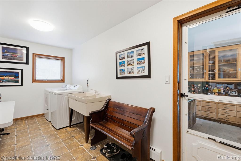 2825 Sylvan Shores Drive, Waterford, MI 48328 — Photo 16