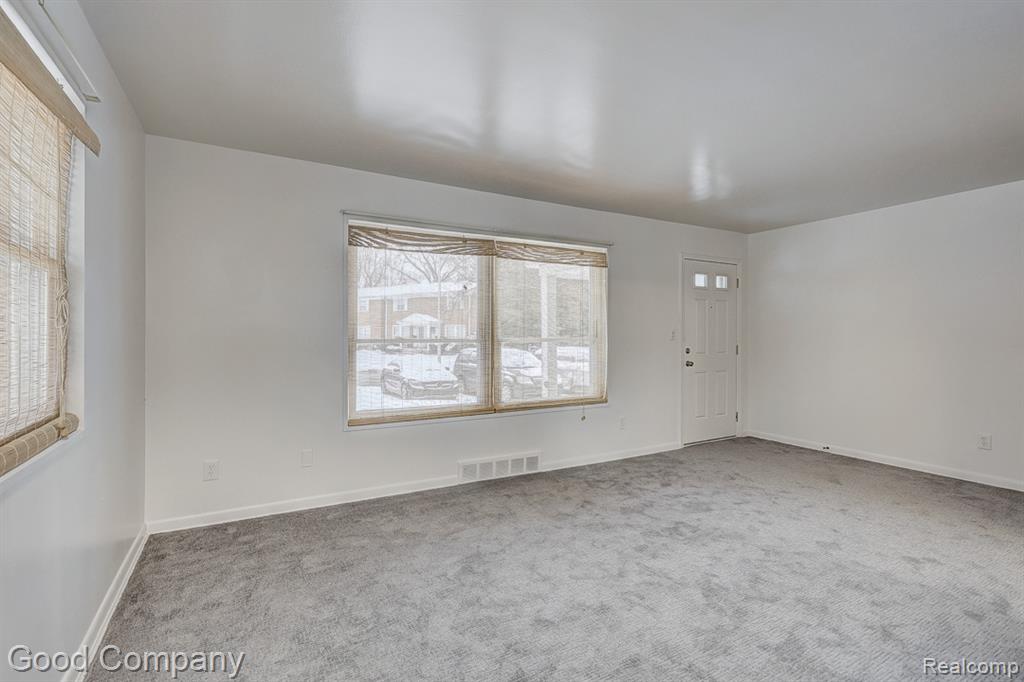 6958 Town Lane, Dearborn Heights, MI 48127 — Photo 6