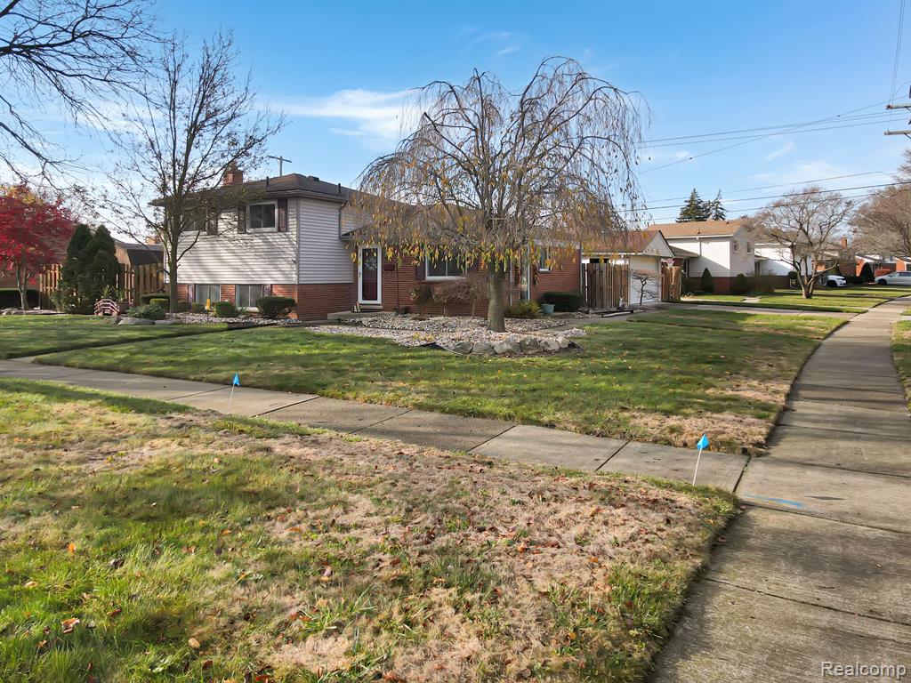 9037 N HUBBARD Street, Livonia, MI 48150 — Photo 3