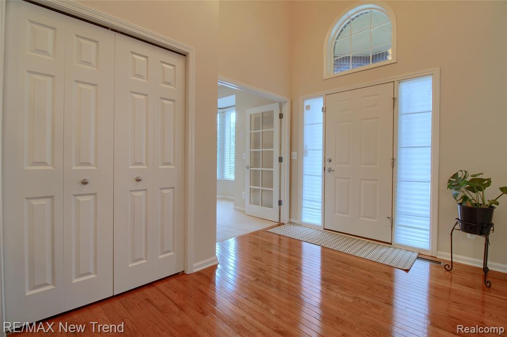 41672 Clemens Circle, Novi, MI 48377 — Photo 5