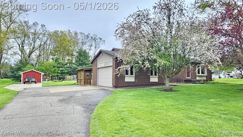 4805 Meadowbrook Lane, Lake Orion, MI — front exterior