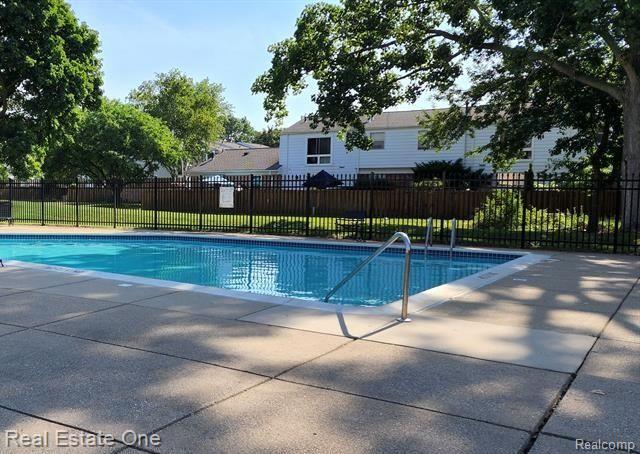 24762 Bashian Drive, Novi, MI — Photo 29