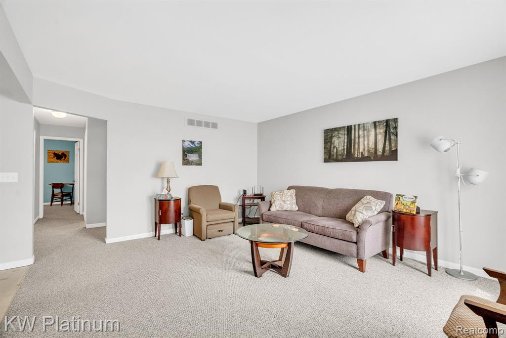 38215 Maple Forest Boulevard E, Harrison Township, MI — Photo 7