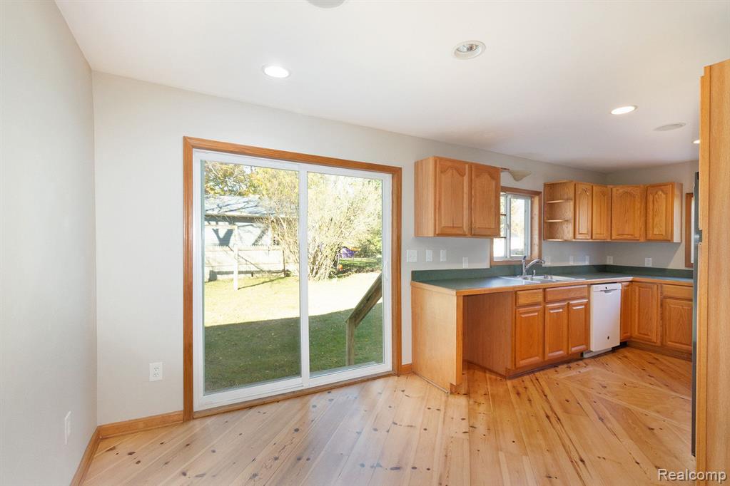 409 FENWICK Street, Holly, MI 48442 — Photo 6