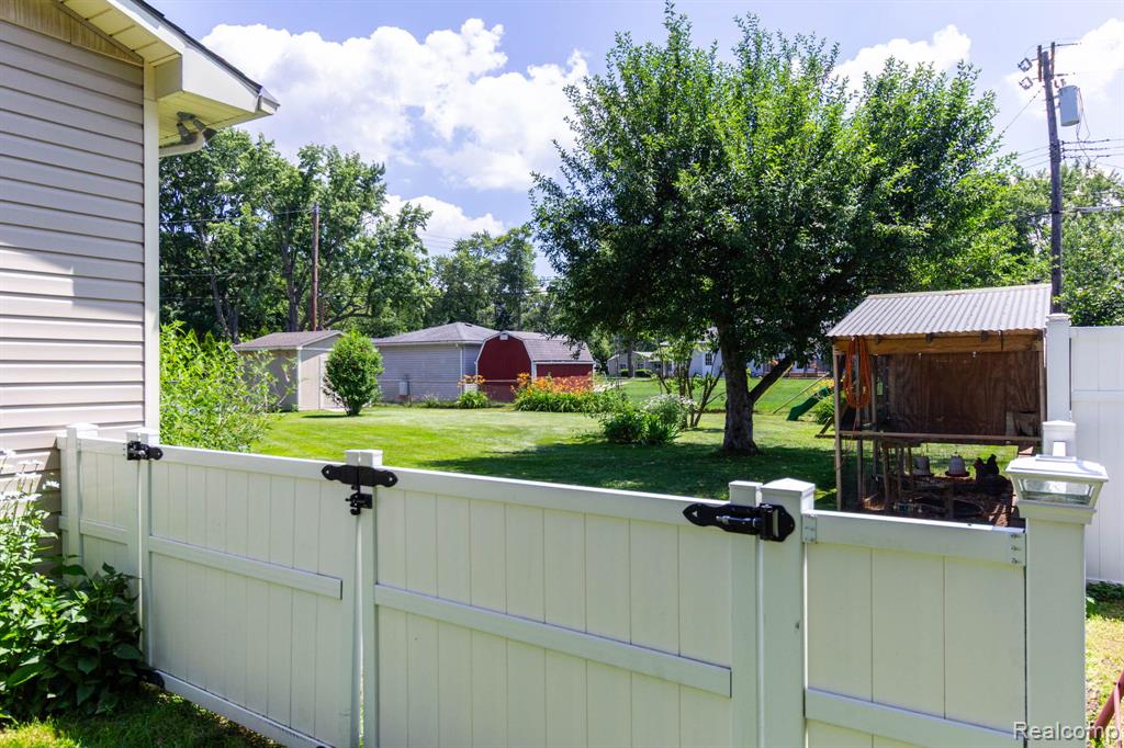 6345 Lanman Drive, Waterford, MI 48329 — Photo 40