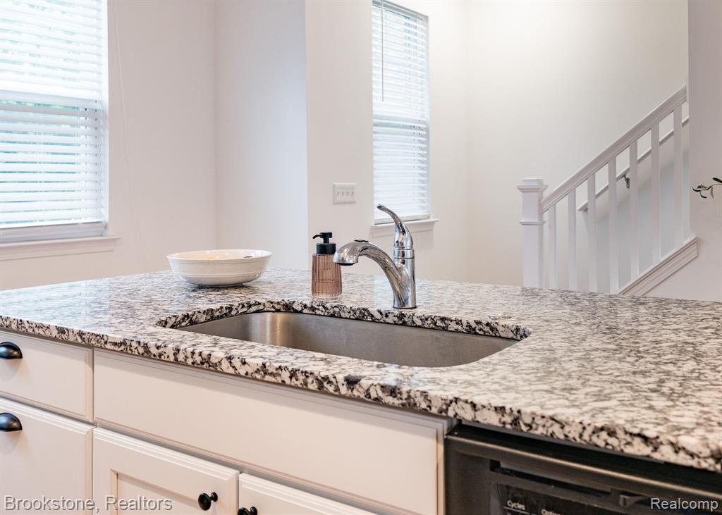 512 Midland Boulevard, Royal Oak, MI 48073 — Photo 11