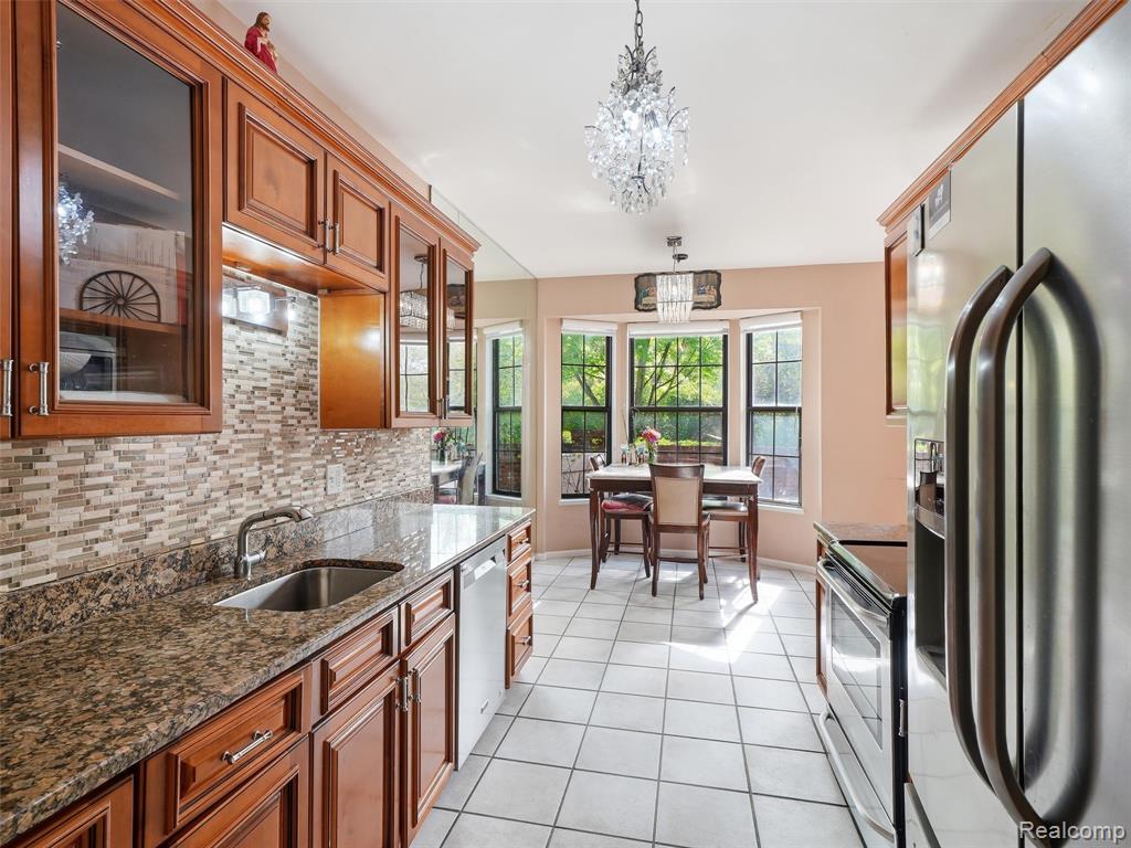 7342 Meadowridge Drive, West Bloomfield, MI — Photo 10