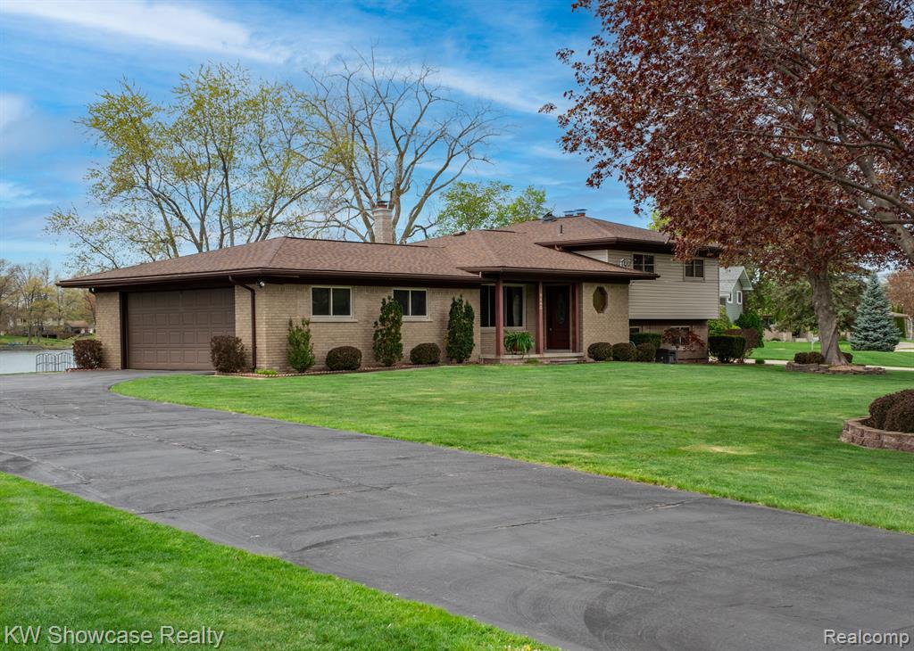 9145 SANDY RIDGE Drive, White Lake, MI — front exterior