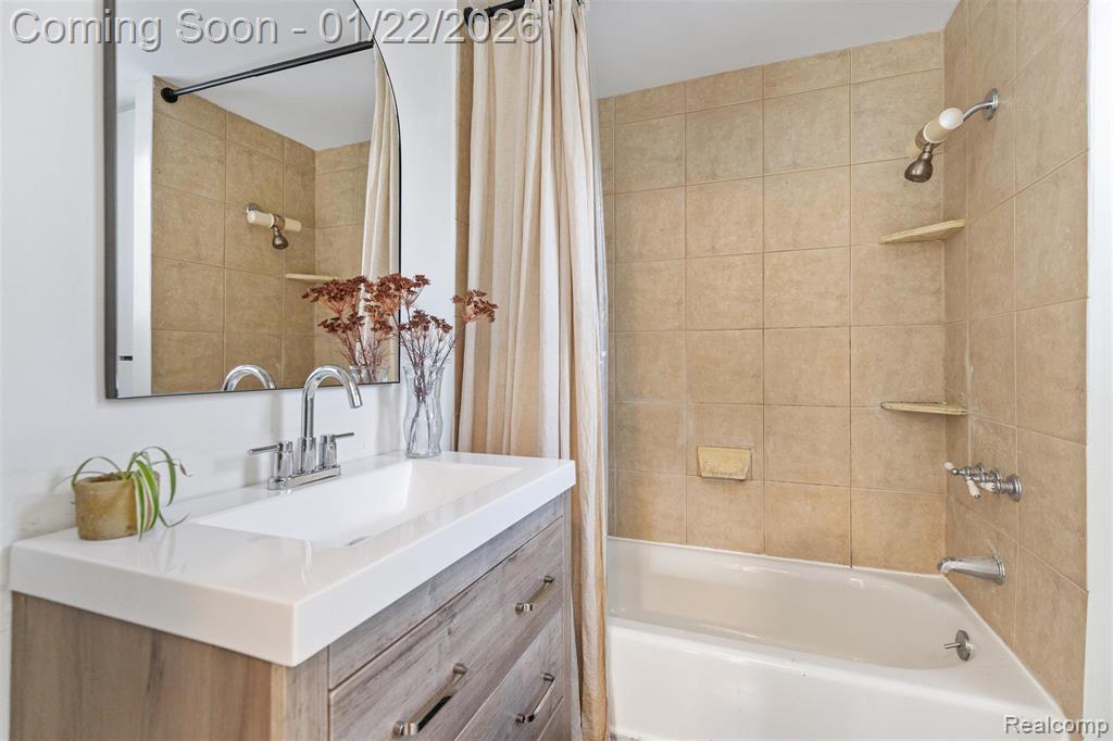 6740 Barabeau Drive, Troy, MI 48085 — Photo 18