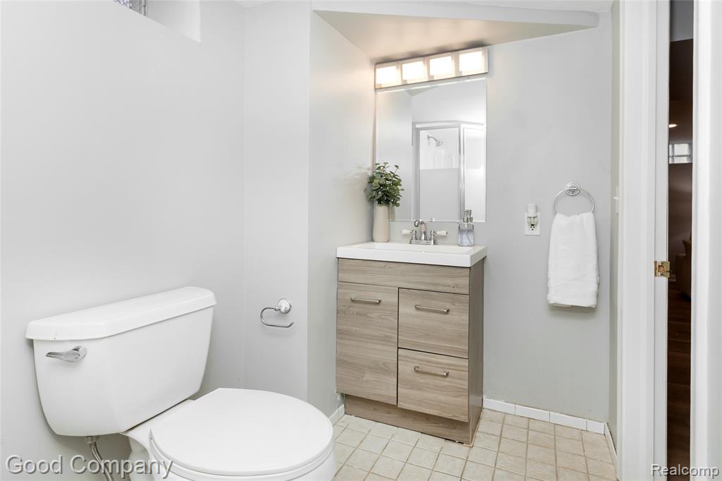 702 Orchard View Drive, Royal Oak, MI 48073 — Photo 24