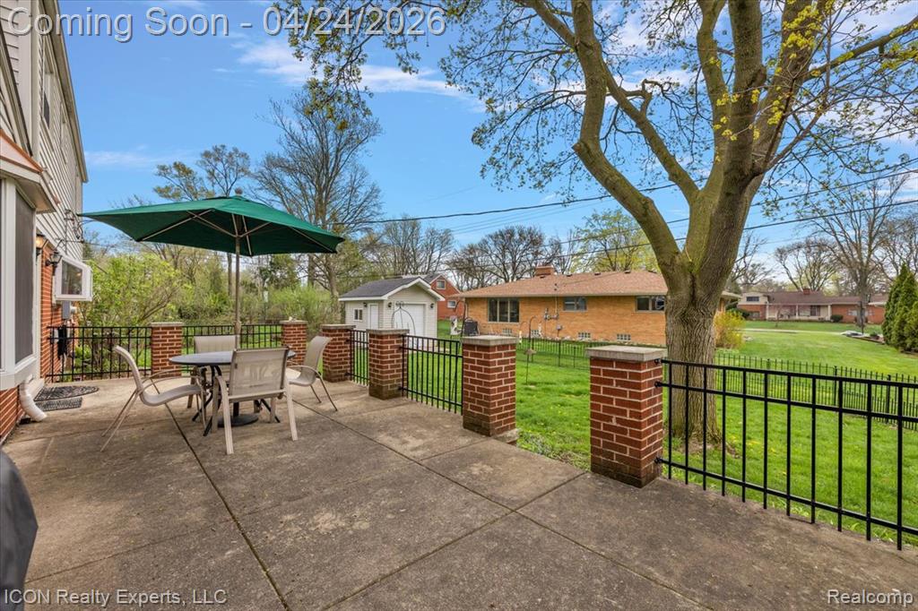 32347 Farmersville Road, Farmington, MI 48334 — Photo 11