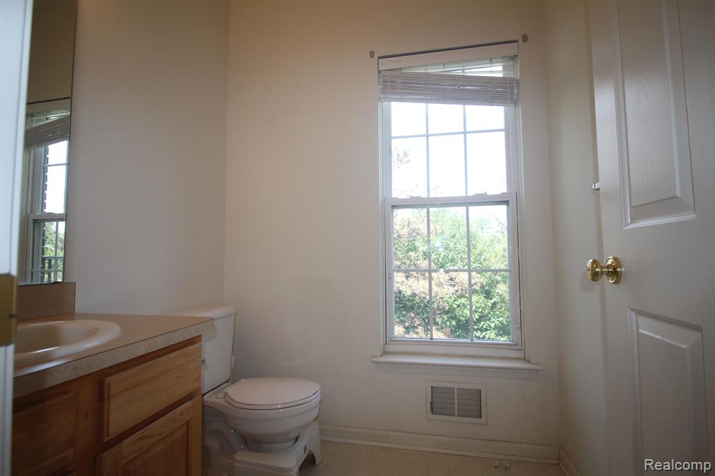 423 CHERRY ORCHARD Road, Canton, MI 48188 — Photo 9