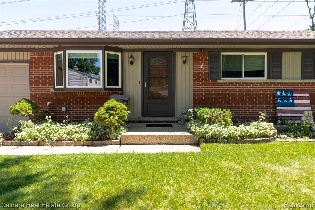 41024 Paign Drive Drive, Sterling Heights, MI 48313 — Photo 29