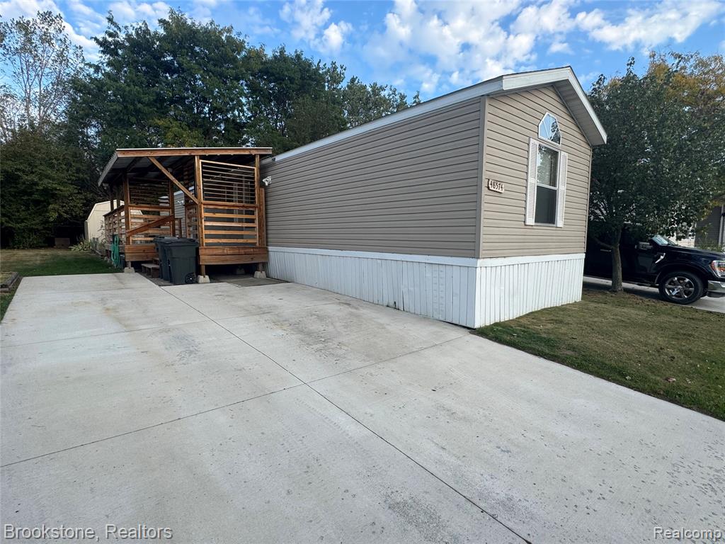 48574 Lakeview E, Shelby Twp, MI 48317 — Photo 3