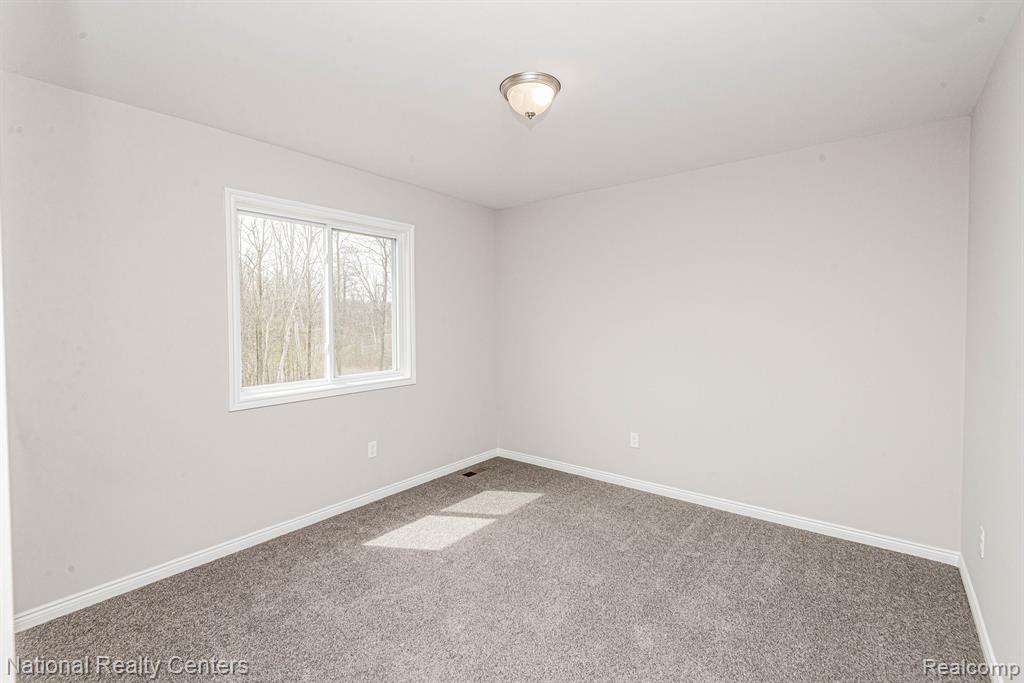 7670 Maple Ridge Court, Clarkston, MI — Photo 38