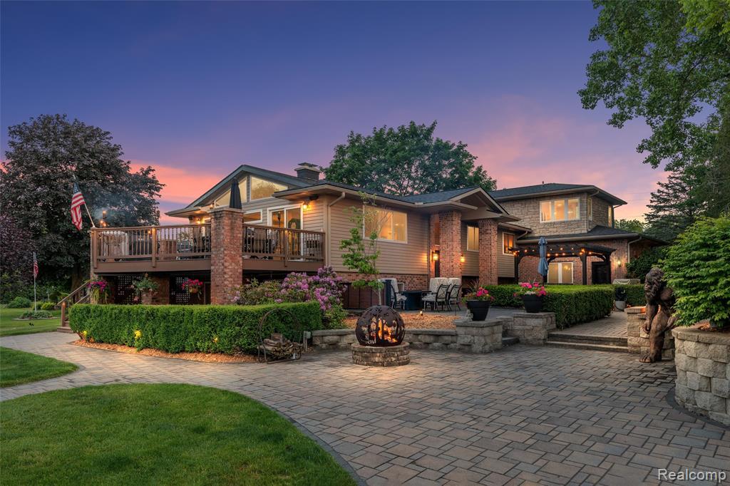 8950 Riverview, Pinckney, MI 48169