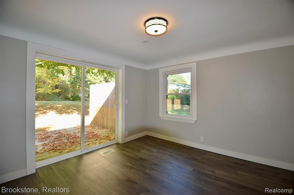 7565 Old Pond Drive, Clarkston, MI 48348 — Photo 22