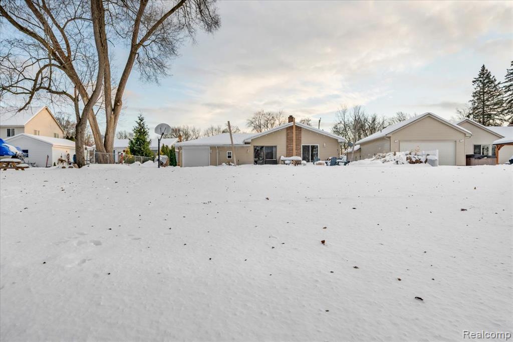 4620 Midland Avenue, Waterford, MI 48329 — Photo 3