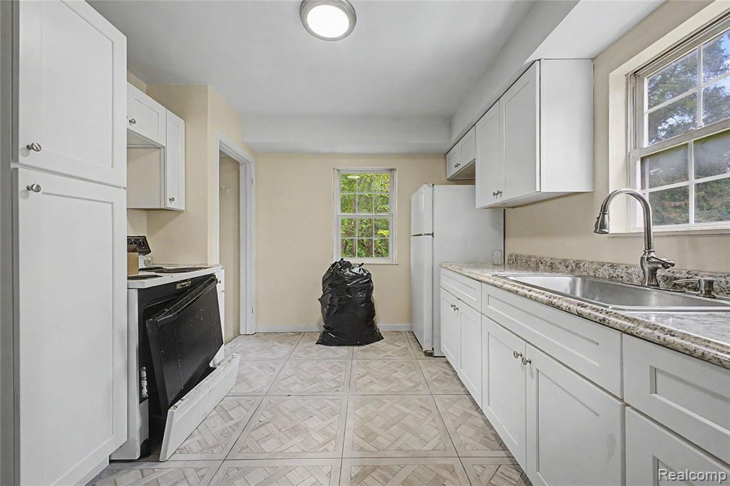 6100 Faust Avenue, Detroit, MI 48228 — Photo 11