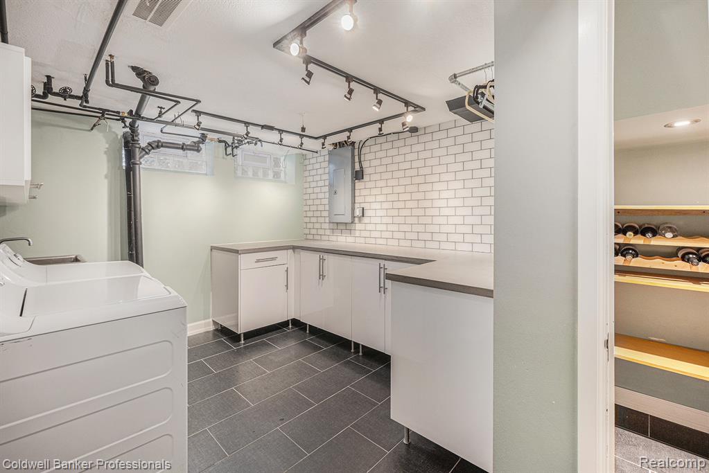 1358 Harvard Road, Grosse Pointe Park, MI 48230 — Photo 34