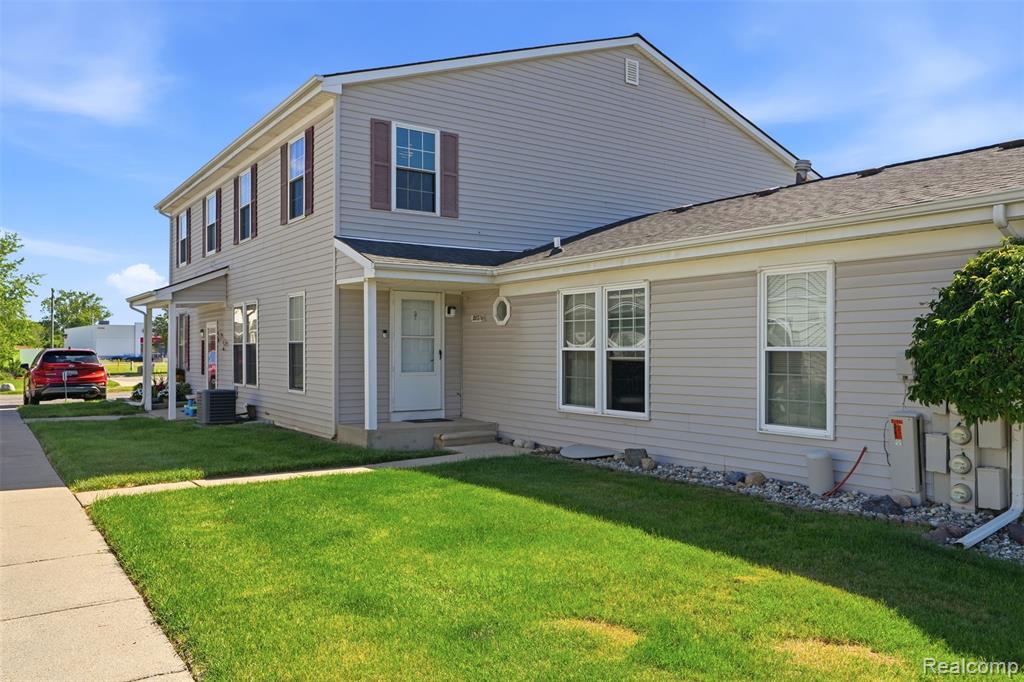 28376 Raleigh Crescent Drive, Chesterfield, MI