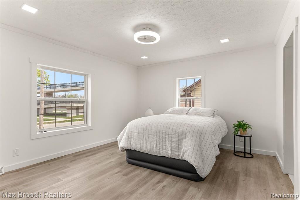 736 E GRANET Avenue, Hazel Park, MI 48030 — Photo 10