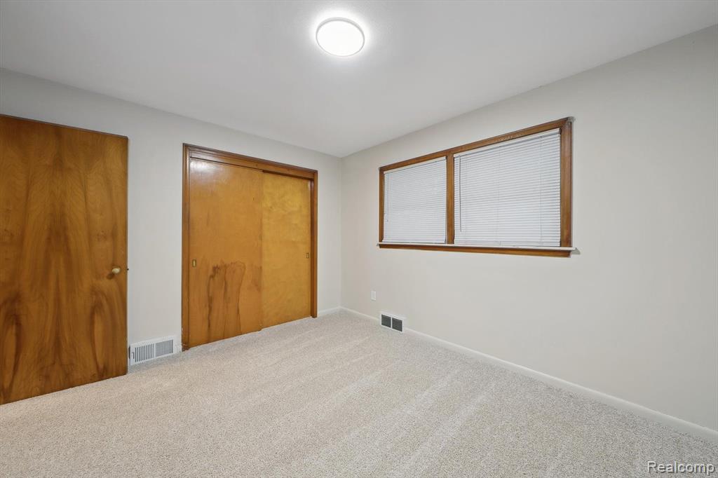 8356 GLENGARY Street, Dearborn Heights, MI 48127 — Photo 14