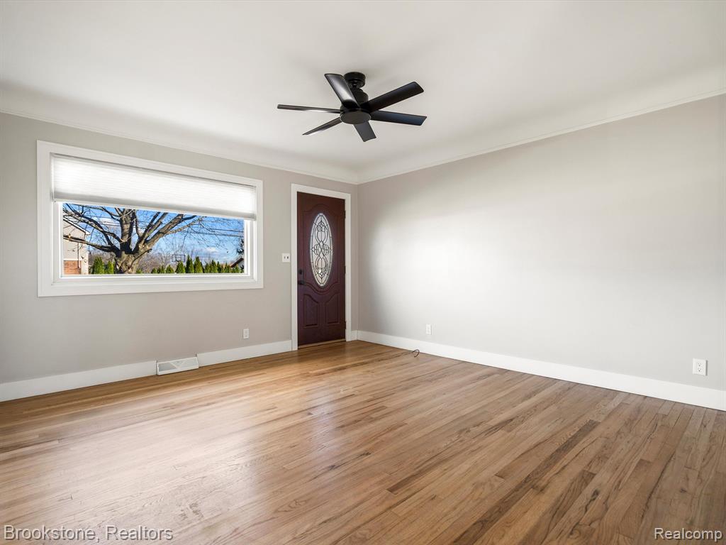 52421 WASHINGTON Street, New Baltimore, MI 48047 — Photo 3