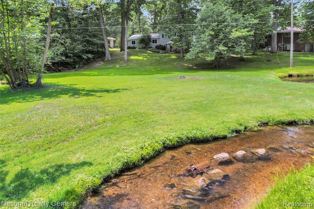 1521 Thread Valley, Holly, MI 48442 — Photo 15