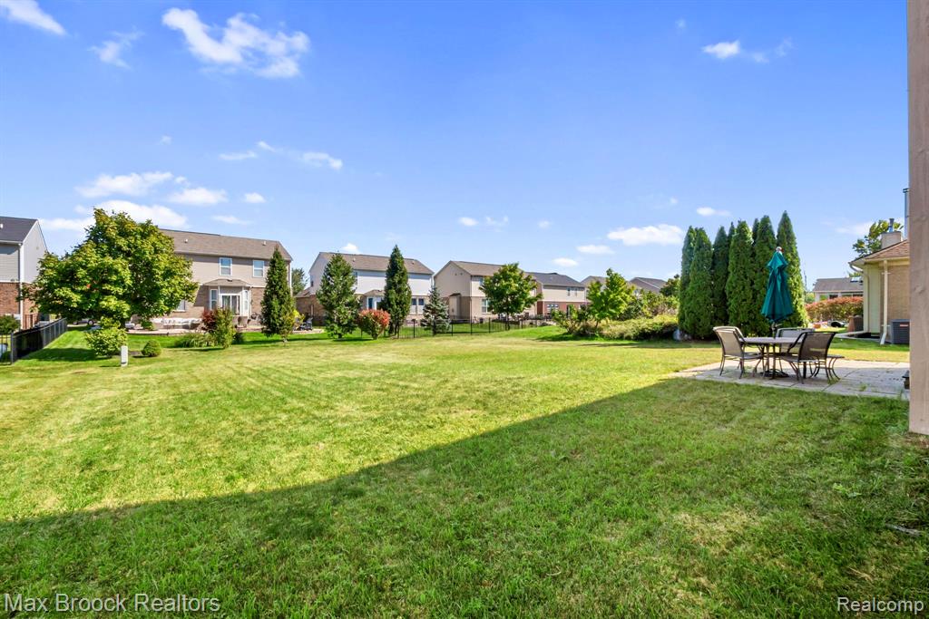 41704 Clinton Pines Drive, Clinton Twp, MI 48038 — Photo 8