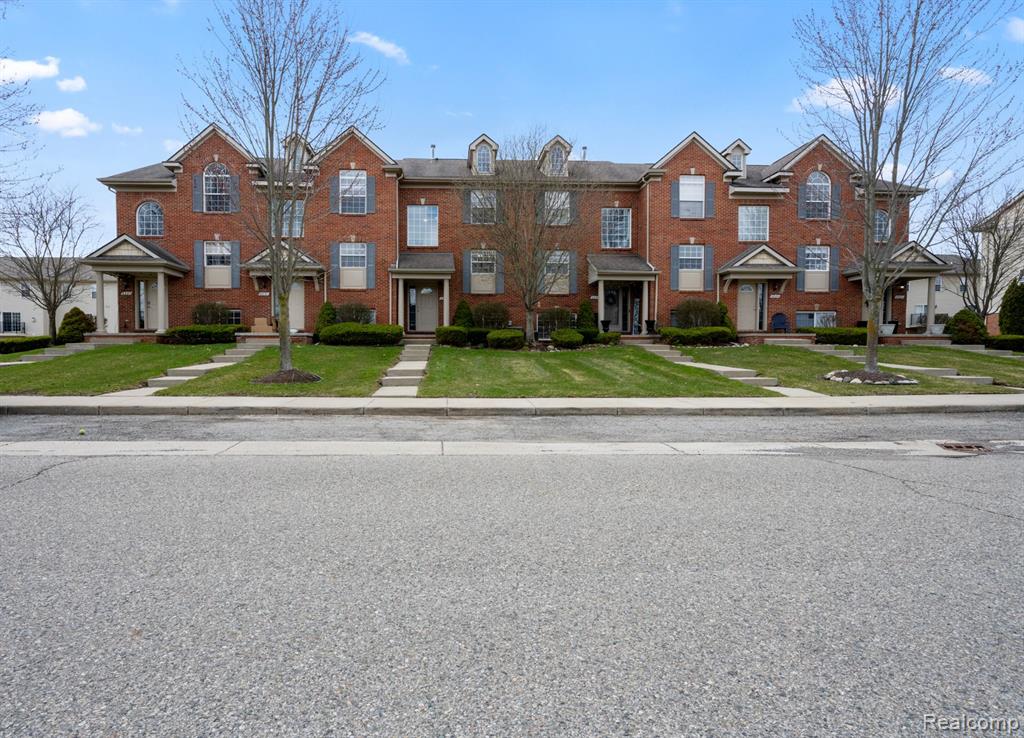 6335 Waldon Center Drive, Unit #16, Clarkston, MI — Photo 4