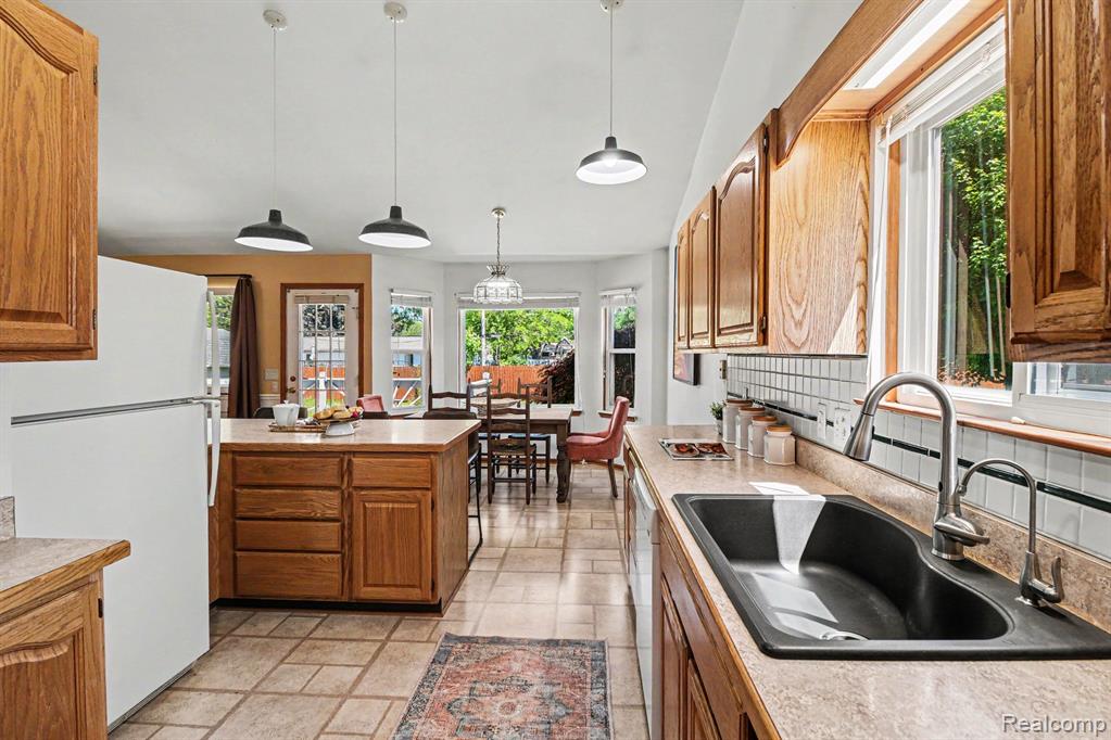 4660 Woodhull Drive, Clarkston, MI — Photo 11