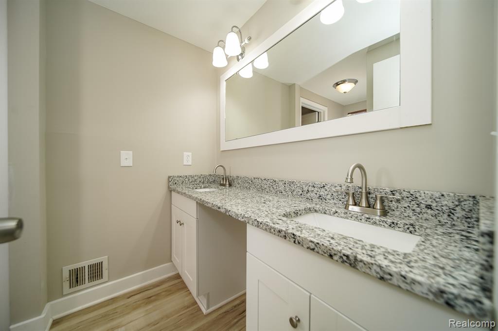 51784 Julies Drive, Clinton Twp, MI 48047 — Photo 54