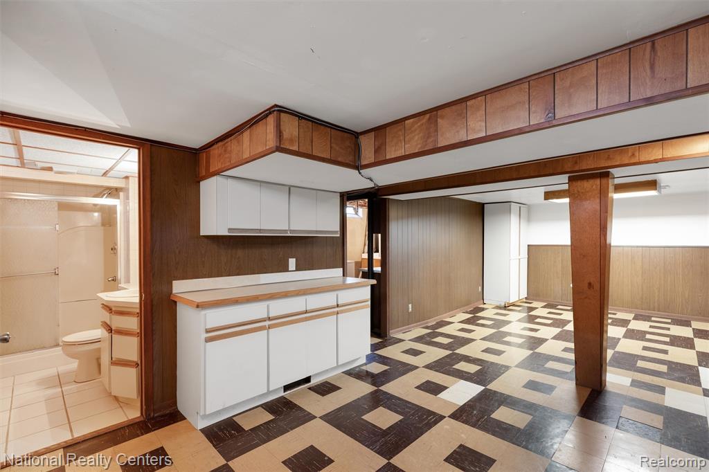 822 Bernie Lane, Madison Heights, MI 48071 — Photo 16
