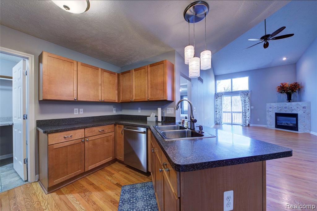1040 Spirea, Howell, MI 48843 — Photo 10