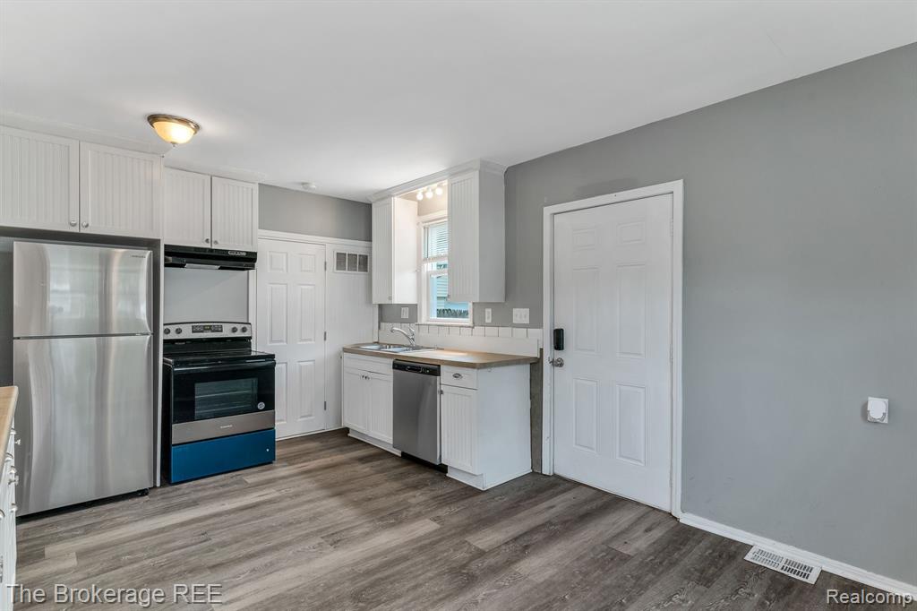 467 W MAXLOW Avenue, Hazel Park, MI 48030 — Photo 9