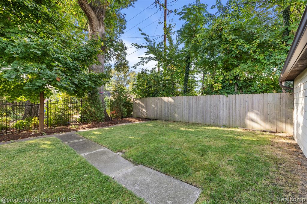 2915 Seminole Street, Detroit, MI 48214 — Photo 8