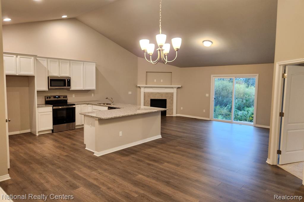303 Devonshire Drive, 7, Lapeer, MI 48446 — Photo 3