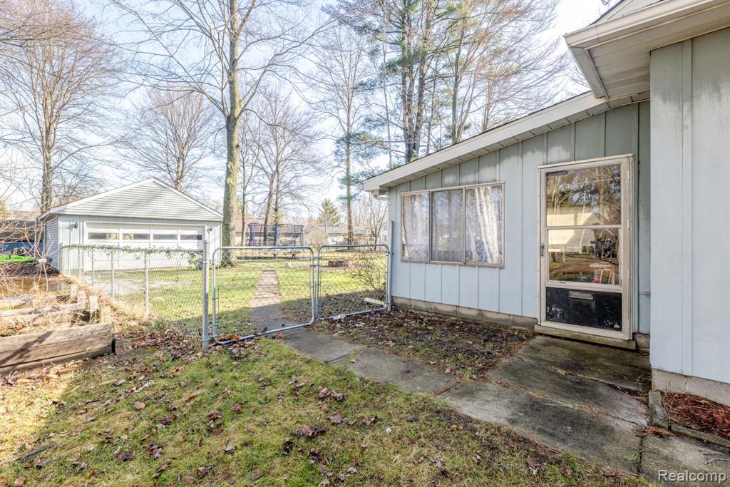 4050 DEVONSHIRE Road, Fort Gratiot, MI 48059 — Photo 4