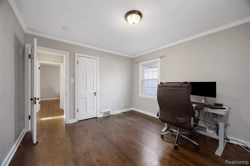 20701 Toles Lane, Grosse Pointe Woods, MI 48236 — Photo 10