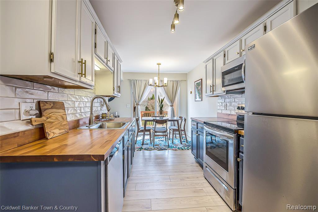 837 Oakwood Drive, Howell, MI 48843 — Photo 11