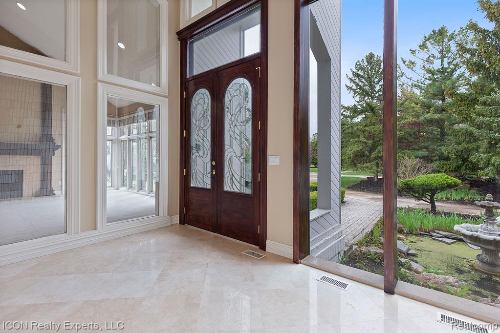 5215 DEER RUN Circle, Orchard Lake Village, MI 48323 — Photo 3