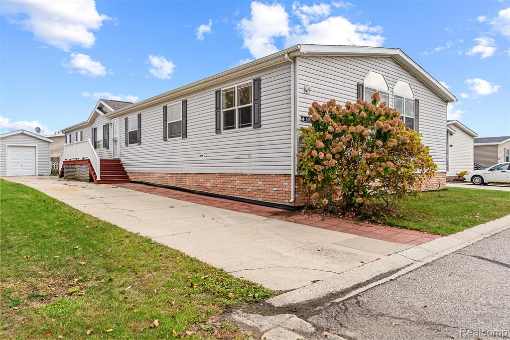 6252 Juliet Boulevard, Fenton, MI 48430 — Photo 2
