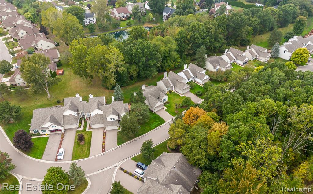 907 CALPERNIA, 29, Wixom, MI 48393 — Photo 32