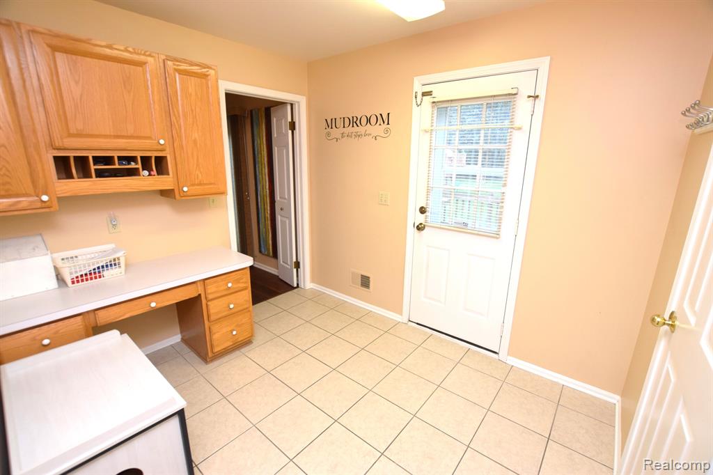 6018 COVERED WAGONS Trail, Flint, MI 48532 — Photo 16