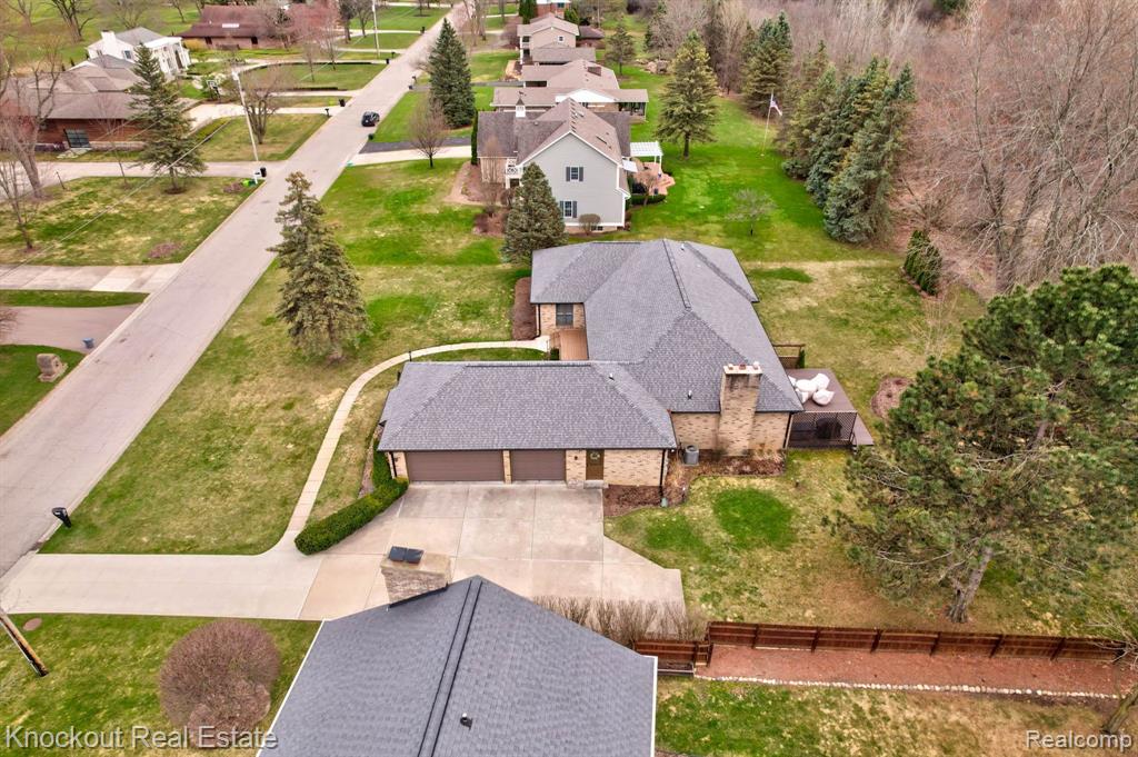 9350 OAKMONT Drive, Grand Blanc, MI 48439 — Photo 56